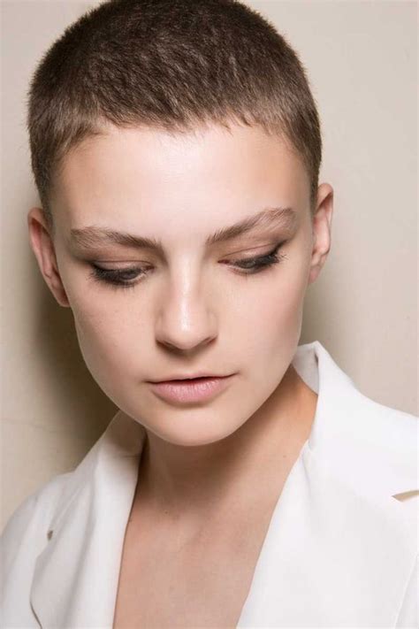 coupe tres courte femme nuque rasee|Undercut : 29 Idées de coupes de cheveux courtes pour les。